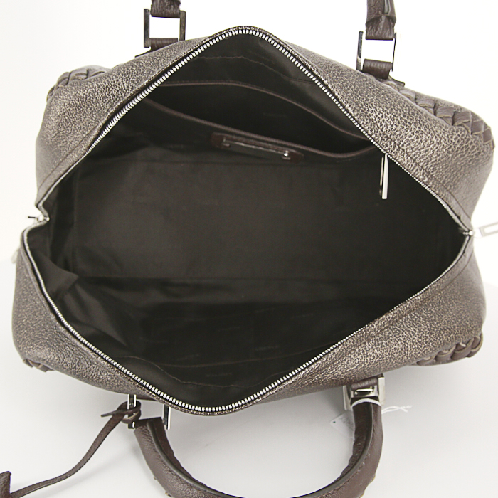 Loewe Amazona large model handbag in brown and bronze grained leather - Detail D2