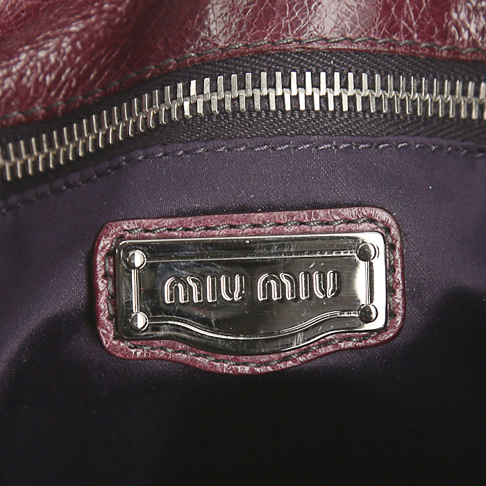 Sac bandoulière Miu Miu Vitello Lux en cuir bordeaux - Detail D4