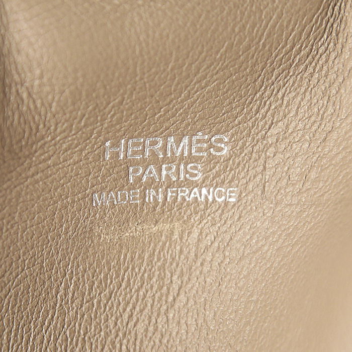 Sac à main Hermes Tool Box en cuir Swift étoupe - Detail D4