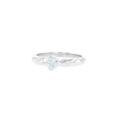 Sortija Chanel Matelassé en platino y diamante (0.30 ct.)