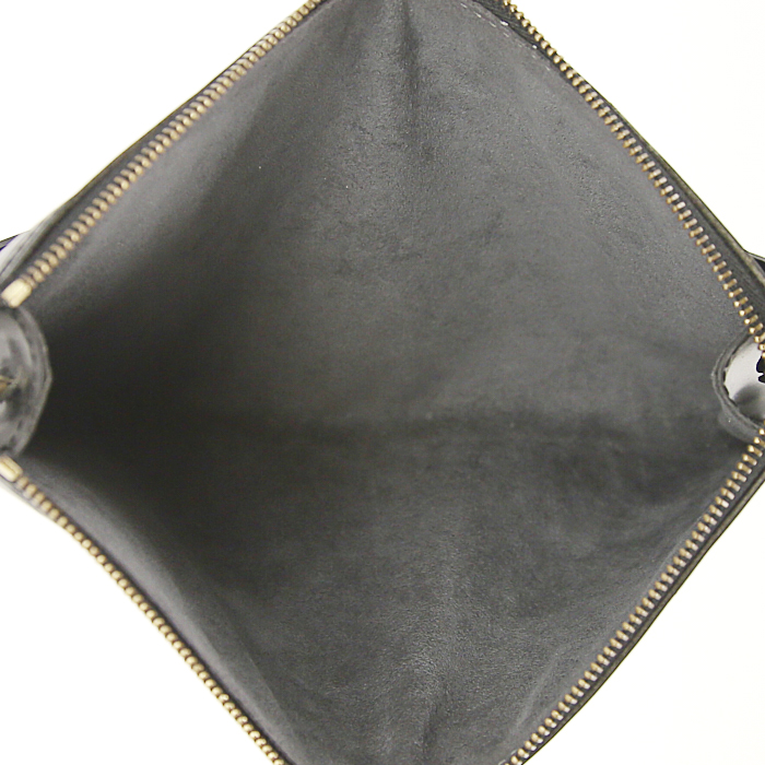 Louis Vuitton Pochette accessoires pouch in black epi leather - Detail D2
