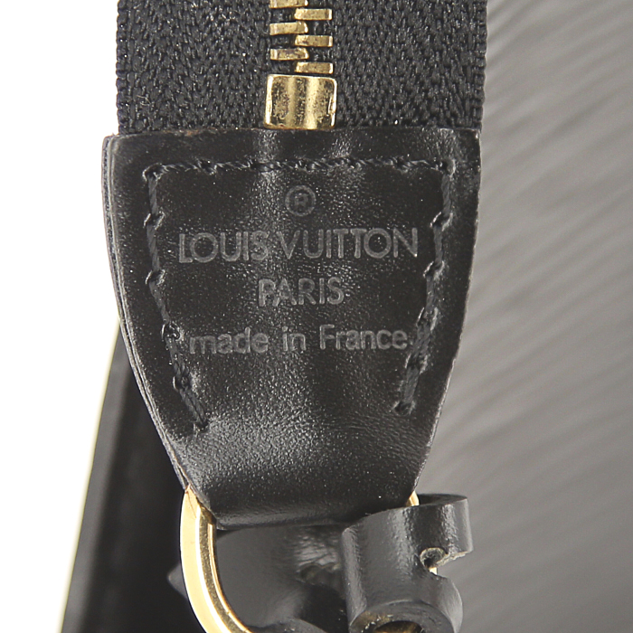 Louis Vuitton Pochette accessoires pouch in black epi leather - Detail D3