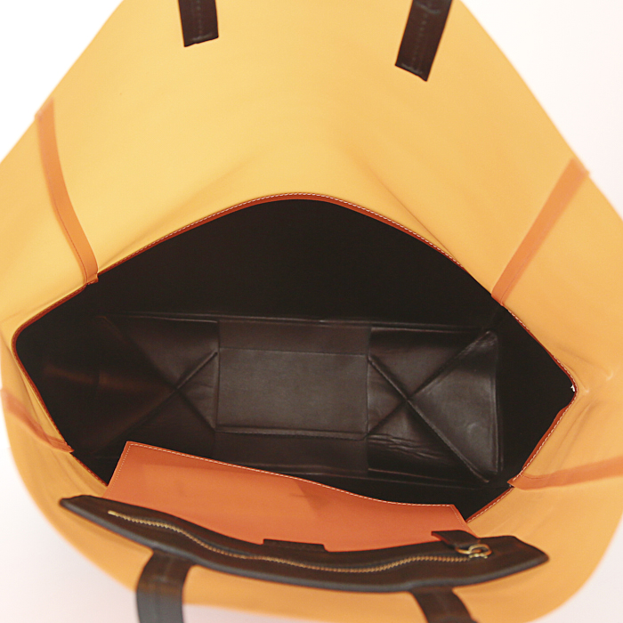 Celine shopping bag in black leather and orange rubber - Detail D2
