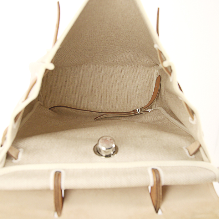 Mochila Hermès Herbag - Backpack modelo pequeño en lona beige y cuero natural - Detail D3