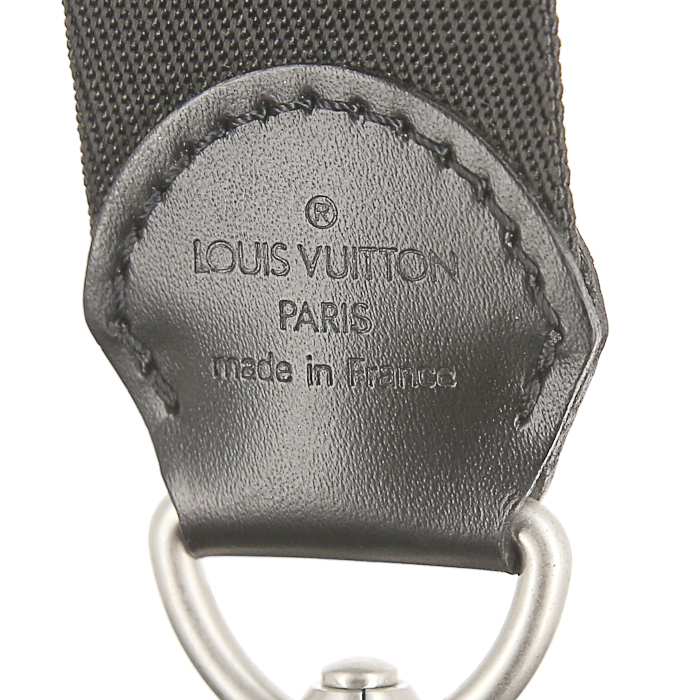Valise Louis Vuitton Satellite en cuir taiga noir - Detail D4