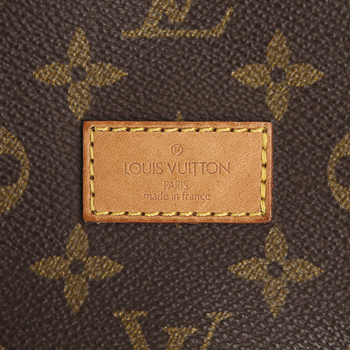 Sac bandoulière Louis Vuitton Saumur taille XL en toile monogram enduite et cuir naturel - Detail D4