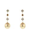 Paire de pendants d'oreilles Chaumet Clarisse en or jaune,  perles gold et saphirs oranges et en diamants - 00pp thumbnail