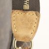 Bolsito de mano Louis Vuitton Pochette accessoires en lona Monogram marrón y cuero natural - Detail D4 thumbnail