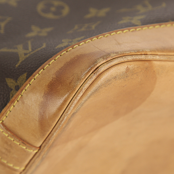 Bolso de mano Louis Vuitton Alma en lona Monogram y cuero natural - Detail D4