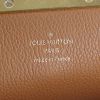 Borsa a spalla Louis Vuitton Olympe in tela monogram cerata e pelle marrone caramello - Detail D3 thumbnail