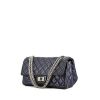 Bolso de mano Chanel 2.55 en cuero acolchado azul metalizado - 00pp thumbnail