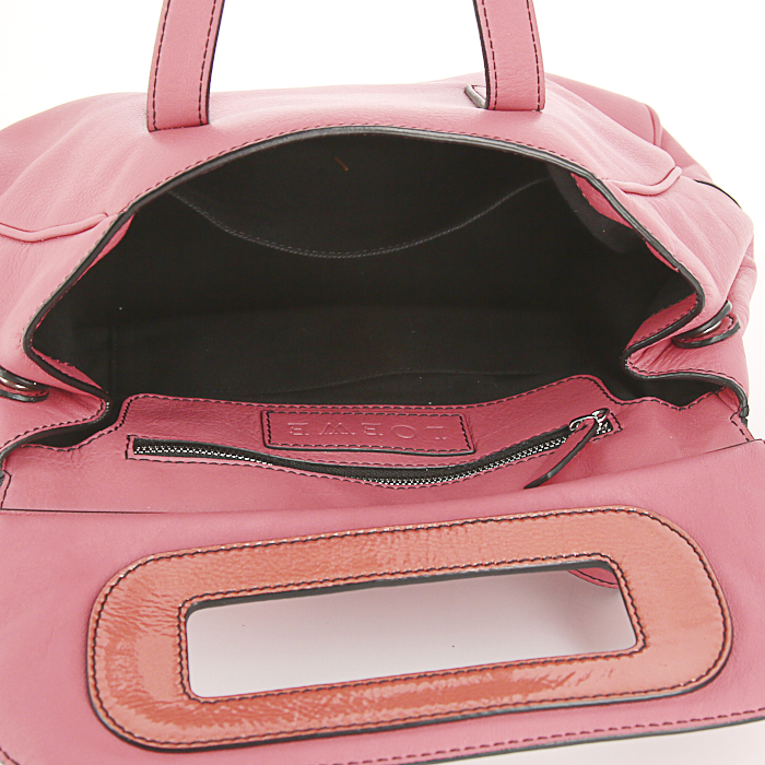 Loewe handbag in candy pink leather and salmon pink patent leather - Detail D2