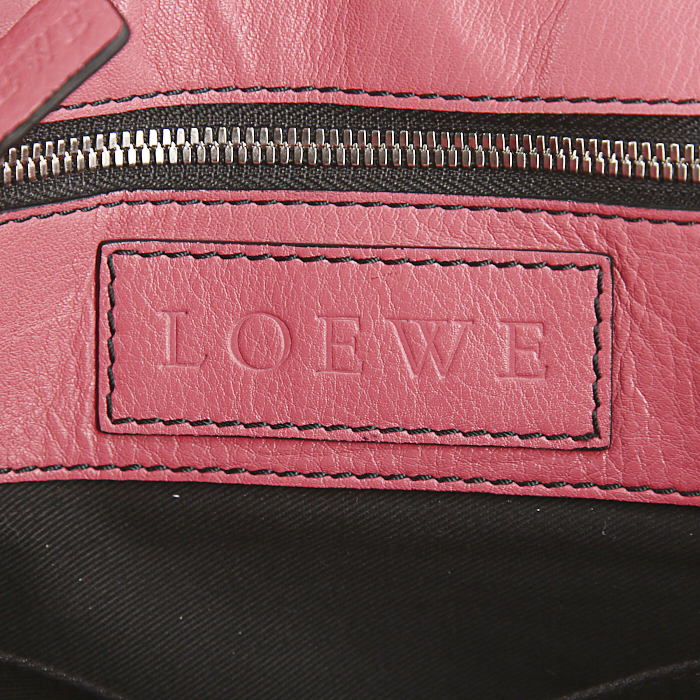 Loewe handbag in candy pink leather and salmon pink patent leather - Detail D3