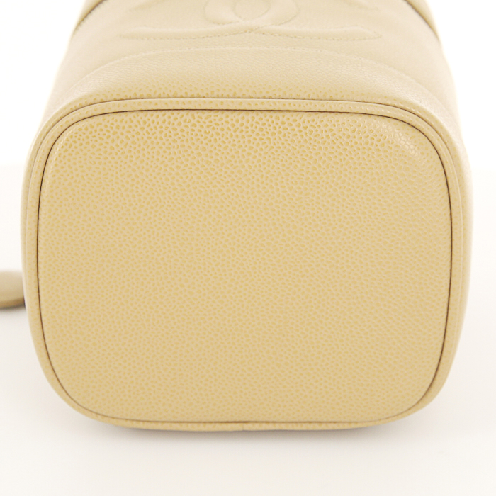 Chanel Vanity vanity case in beige grained leather - Detail D4