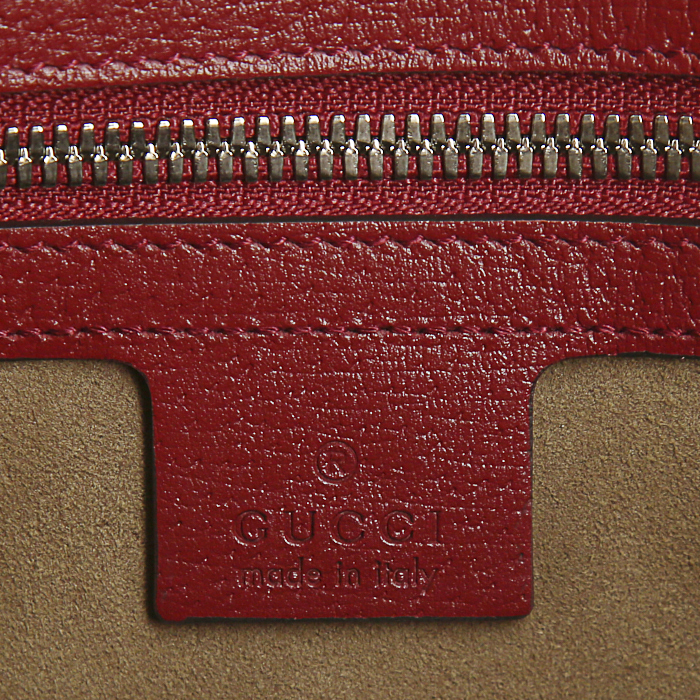 Bolso Cabás Gucci Suprême GG Tian en lona Monogram revestida y cuero color frambuesa - Detail D3