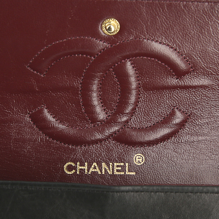 Chanel Timeless handbag in black quilted leather - Detail D4