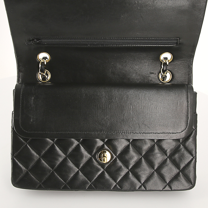 Sac à main Chanel Timeless en cuir matelassé noir - Detail D5