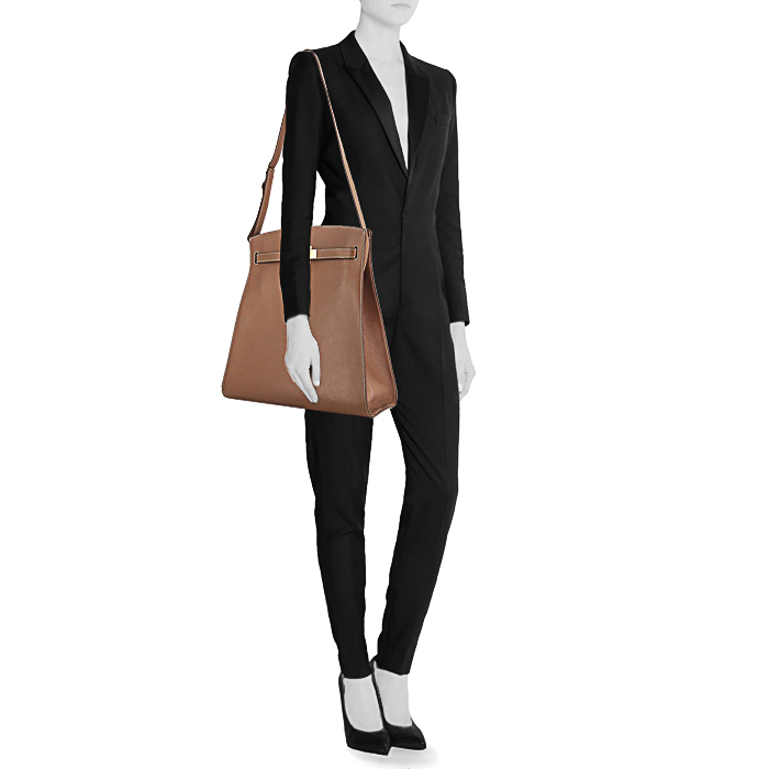 Hermès Kelly Sport shoulder bag in brown grained leather - Detail D1