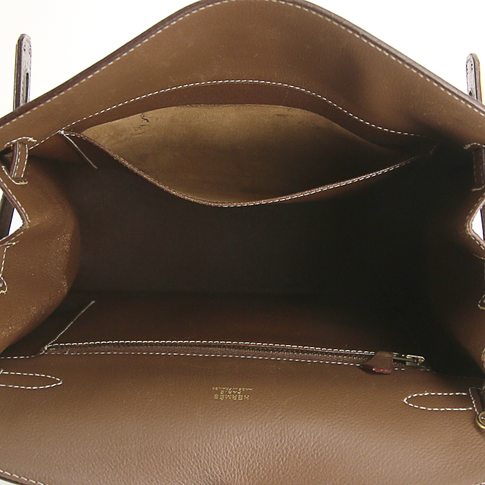 Sac bandoulière Hermès Kelly Sport en cuir grainé marron - Detail D2