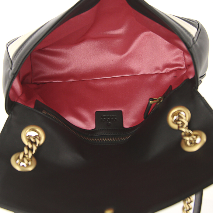 Borsa a tracolla Gucci GG Marmont in pelle trapuntata nera e bianca con decori geometrici - Detail D3