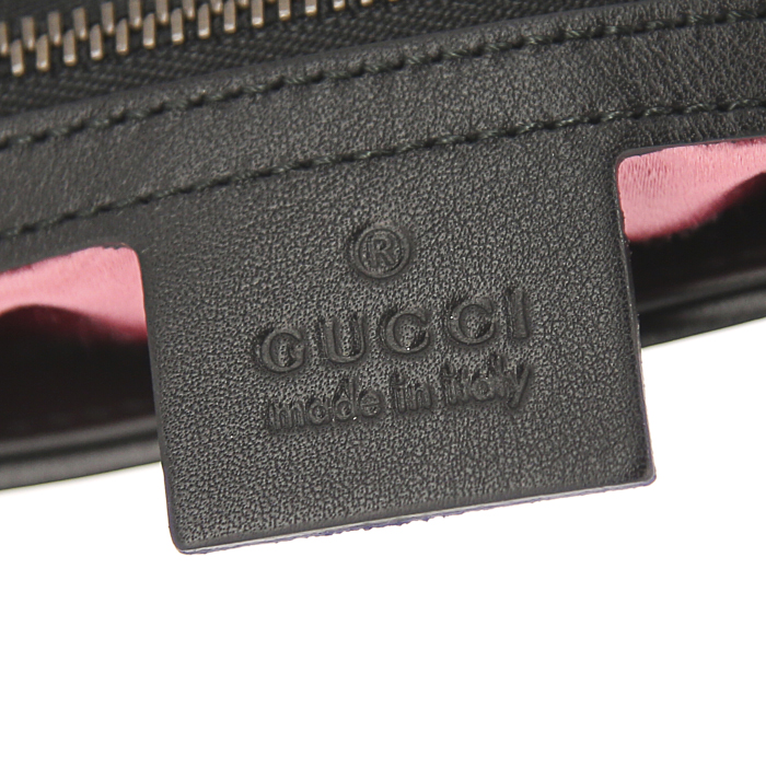 Borsa a tracolla Gucci GG Marmont in pelle trapuntata nera e bianca con decori geometrici - Detail D4