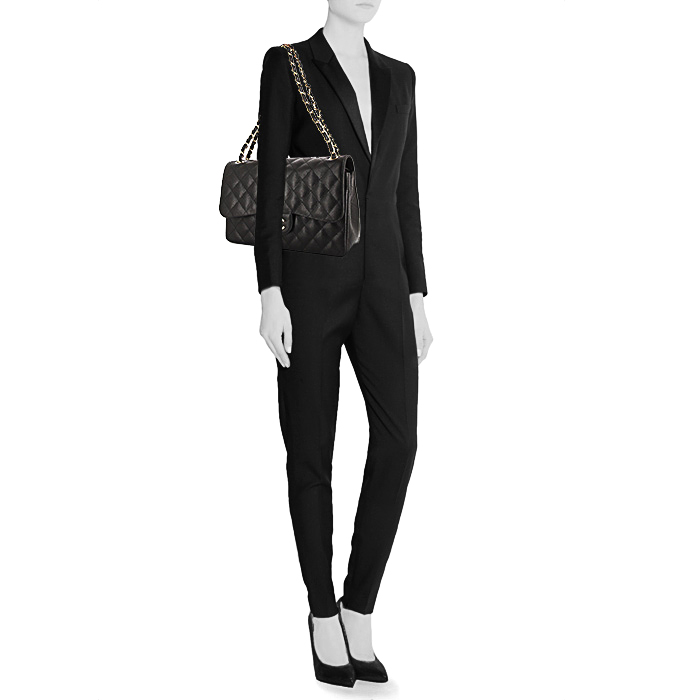 Chanel Timeless jumbo handbag in black quilted grained leather - Detail D1