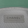 Borsa a tracolla Chanel Boy in pelle trapuntata verde con motivo a spina di pesce - Detail D4 thumbnail