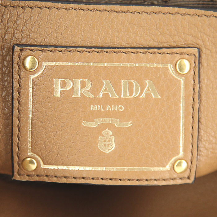 Prada Sac Cabas shopping bag in brown grained leather - Detail D4