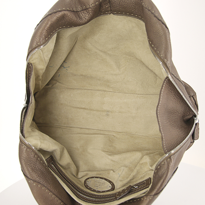 Sac de week end Fendi Selleria en cuir irisé marron - Detail D2