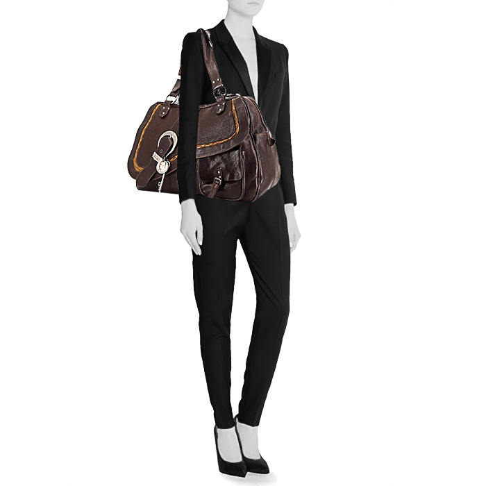Dior Gaucho bag worn on the shoulder or carried in the hand in brown leather and brown piping - Detail D1
