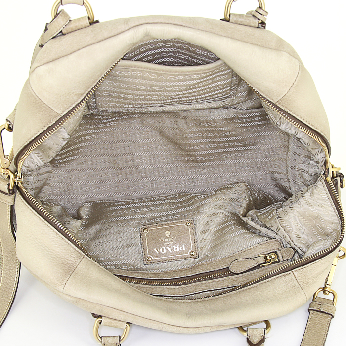 Prada Antic Buckles handbag in beige shading grained leather - Detail D3