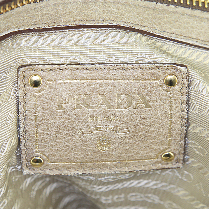 Borsa Prada Antic Buckles in pelle martellata beige - Detail D4