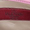 Borsa a tracolla Valentino Garavani Rivet in pelle tricolore rosa bordeaux e rossa - Detail D3 thumbnail