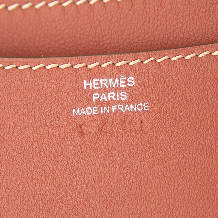 Hermes Constance small model shoulder bag in salmon pink Swift leather - Detail D4