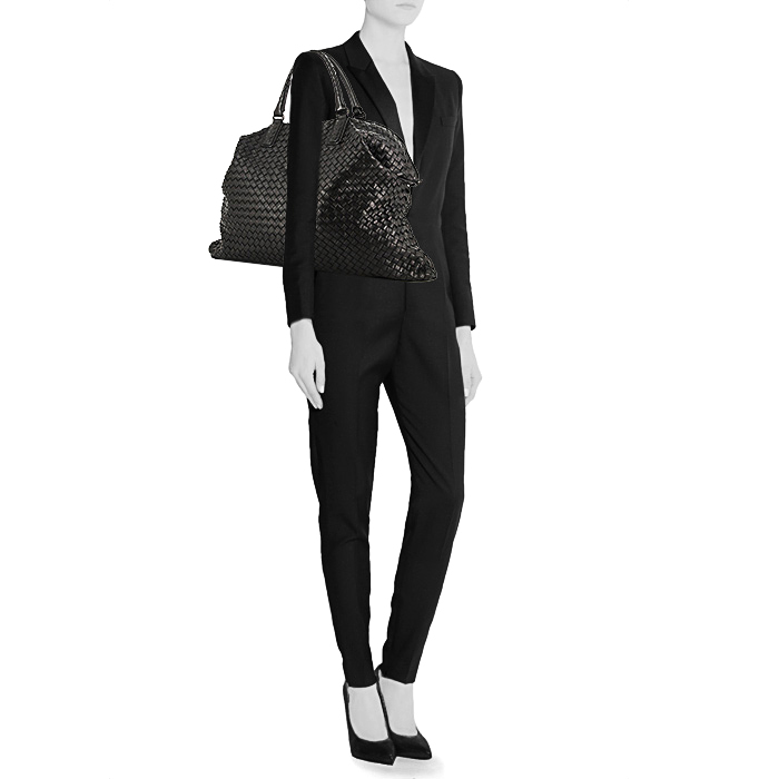 Bottega Veneta handbag in black intrecciato leather - Detail D1
