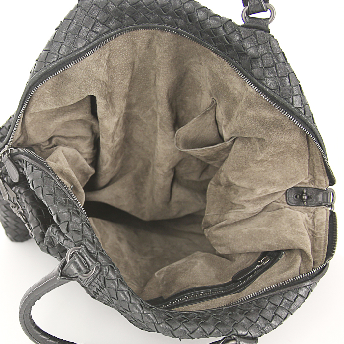 Bolso de mano Bottega Veneta en cuero intrecciato negro - Detail D2