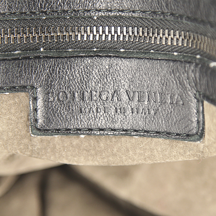 Bolso de mano Bottega Veneta en cuero intrecciato negro - Detail D3