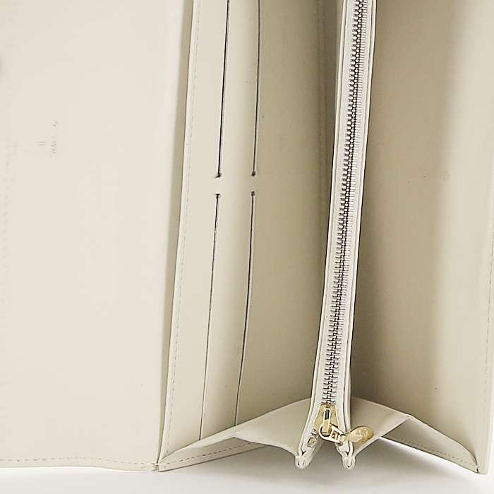 Billetera Louis Vuitton Sarah en charol Monogram beige crudo - Detail D2