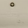 Portafogli Louis Vuitton Sarah in pelle verniciata monogram ecru - Detail D3 thumbnail