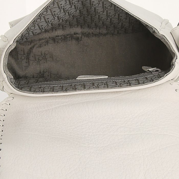 Bolso de mano Dior Gaucho en cuero blanco - Detail D2
