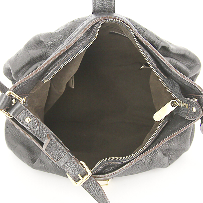 Louis Vuitton L small model shoulder bag in black mahina leather - Detail D3