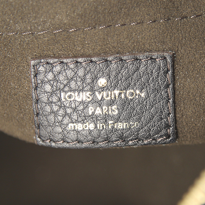 Louis Vuitton L small model shoulder bag in black mahina leather - Detail D4