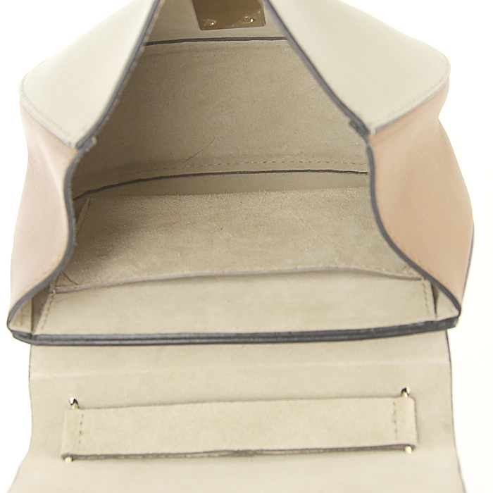 Sac bandoulière Chloé Drew mini en cuir beige et gold - Detail D2