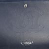 Chanel Timeless Maxi Jumbo shoulder bag in navy blue patent quilted leather - Detail D4 thumbnail