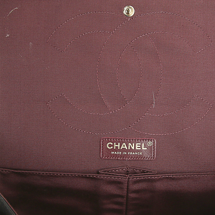 Sac à main Chanel 2.55 en satin noir - Detail D4