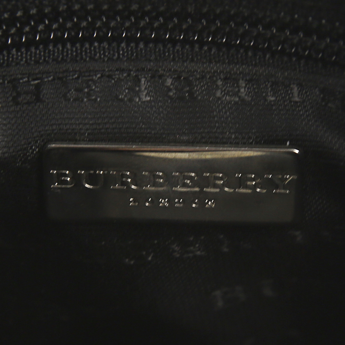 Burberry Vintage handbag in beige Haymarket canvas and black - Detail D3