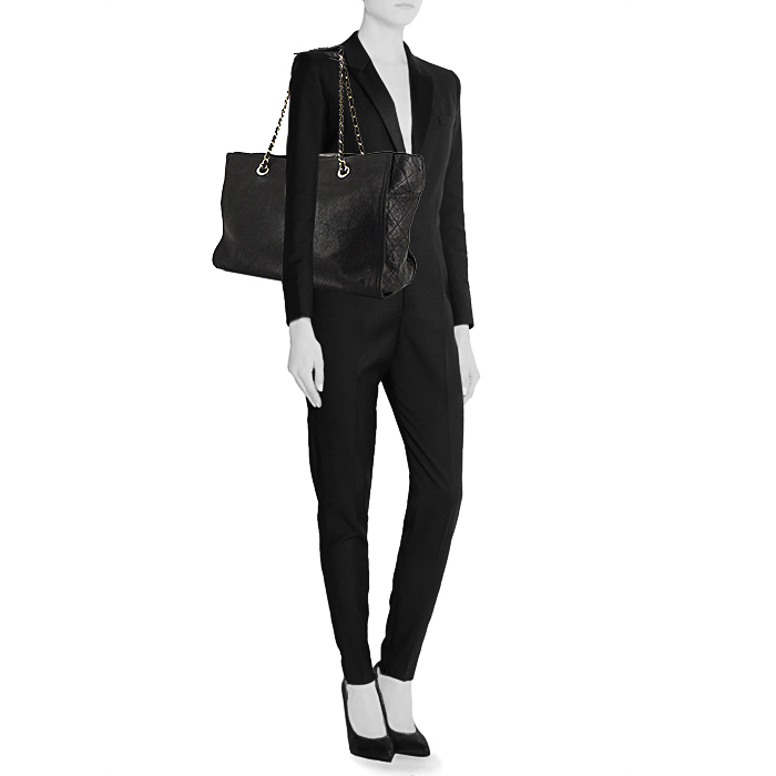 Sac cabas Chanel Grand Shopping en cuir grainé noir - Detail D1