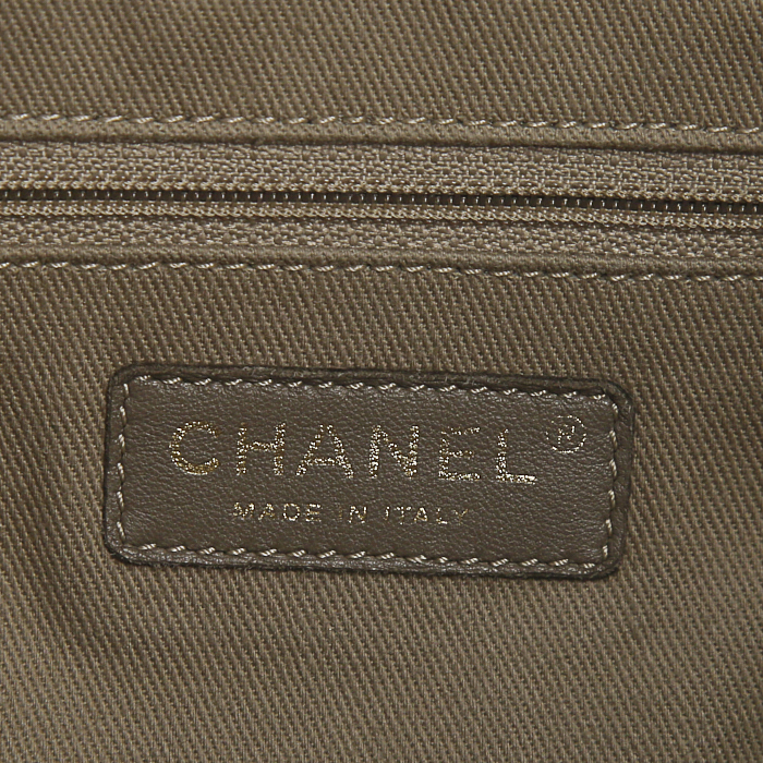 Bolso Cabás Chanel Grand Shopping en cuero granulado negro - Detail D3