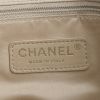 Bolso de mano Chanel Grand Shopping en cuero acolchado negro - Detail D3 thumbnail