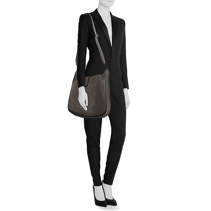 Hermes Evelyne large model shoulder bag in dark grey grained leather - Detail D1
